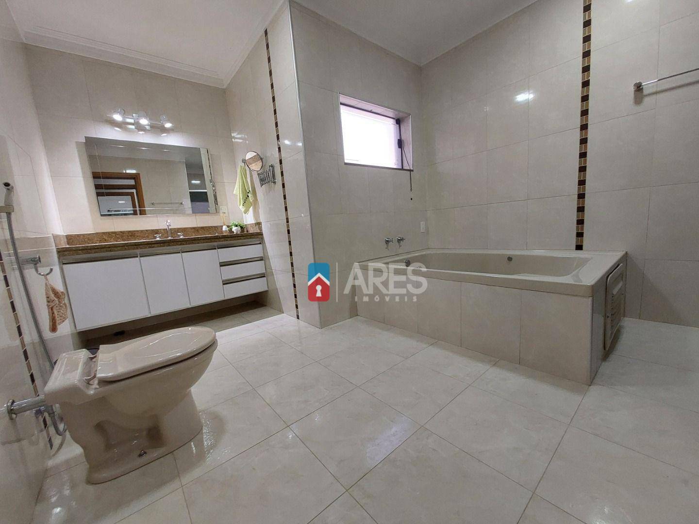 Casa à venda com 3 quartos, 226m² - Foto 14