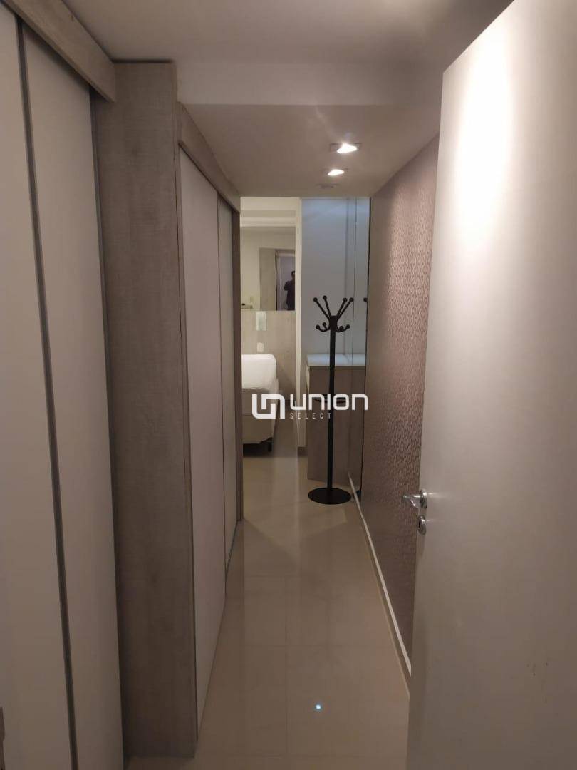 Apartamento à venda com 3 quartos, 241m² - Foto 12