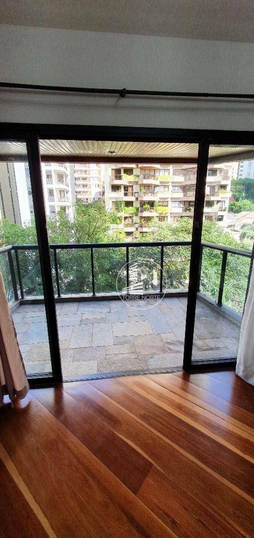 Apartamento para alugar com 4 quartos, 147m² - Foto 3