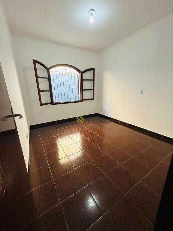 Casa para alugar com 3 quartos, 185m² - Foto 9