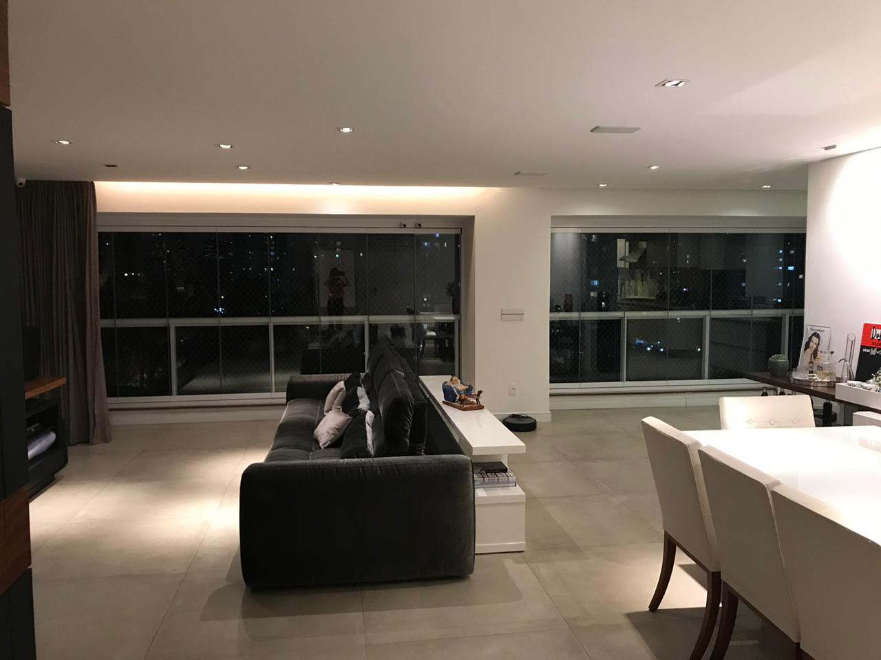 Apartamento à venda com 3 quartos, 161m² - Foto 1