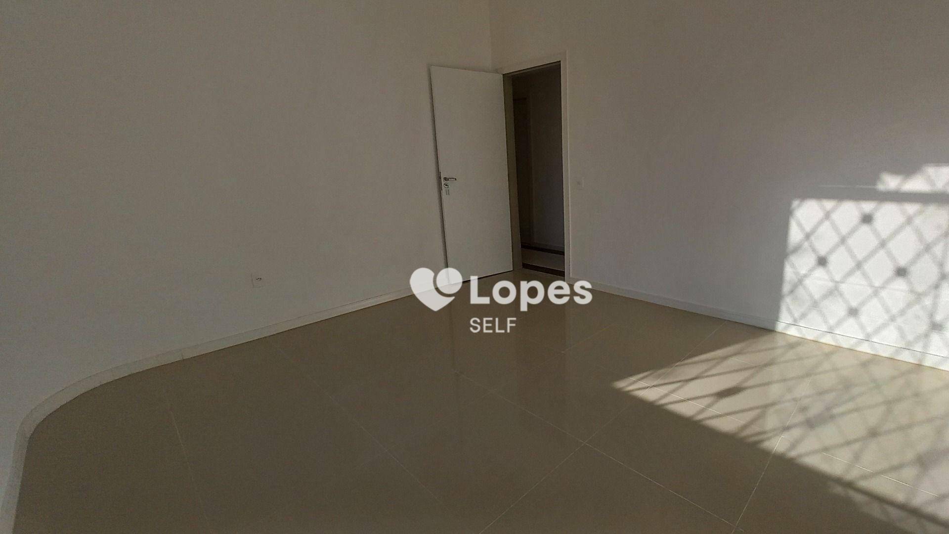 Casa à venda com 3 quartos, 211m² - Foto 18