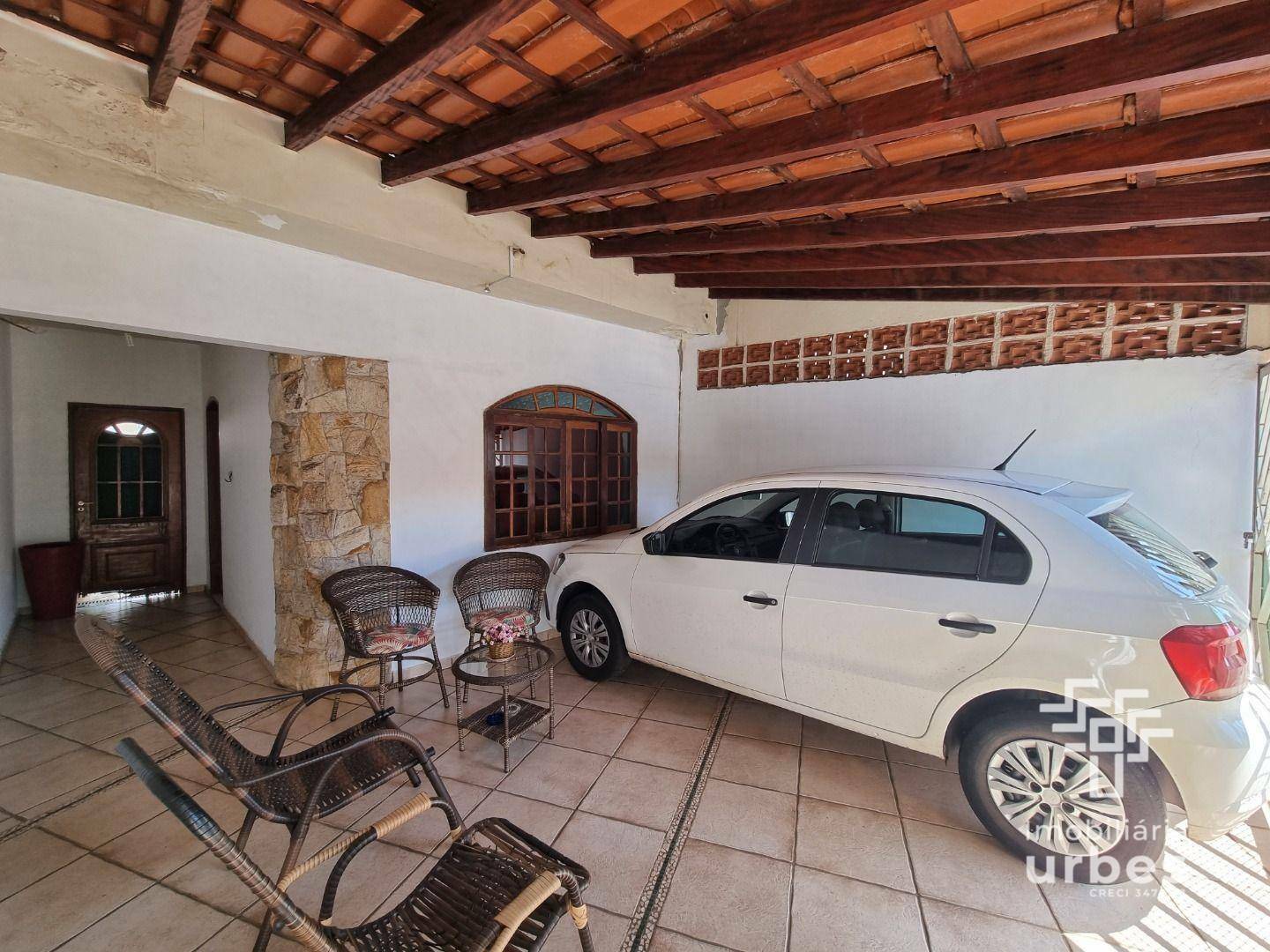 Casa à venda com 3 quartos, 105m² - Foto 1