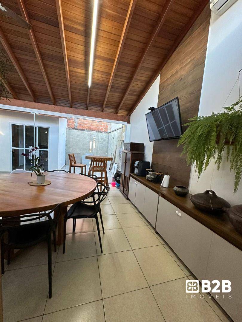 Casa à venda com 3 quartos, 125m² - Foto 1