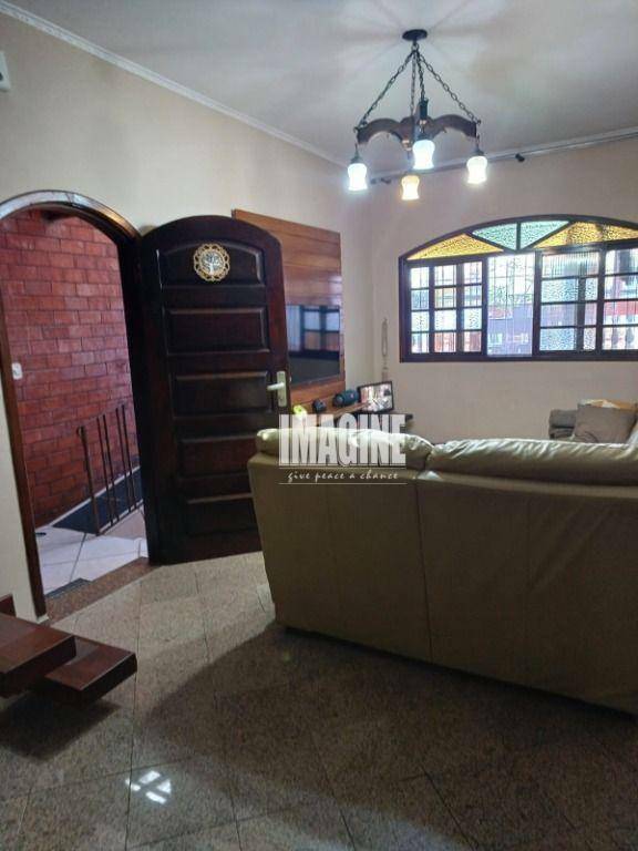 Sobrado à venda com 3 quartos, 200m² - Foto 1