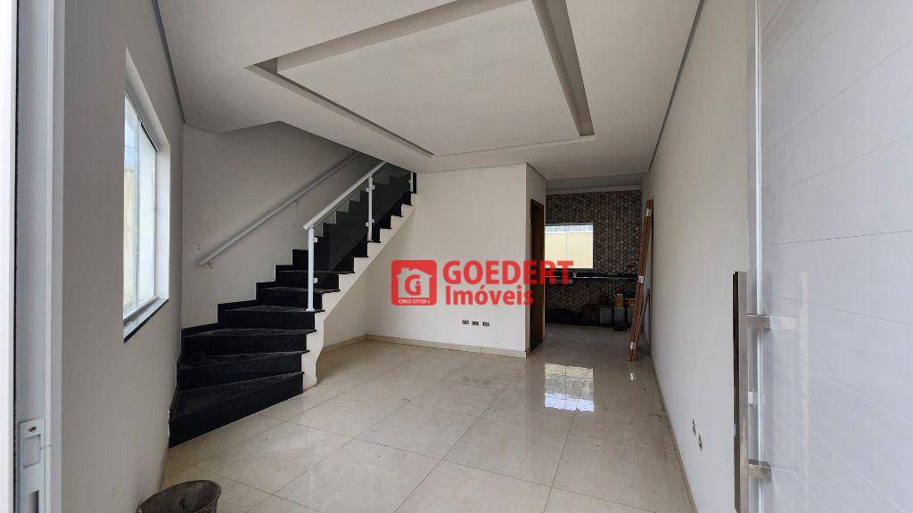 Sobrado à venda com 2 quartos, 60m² - Foto 1