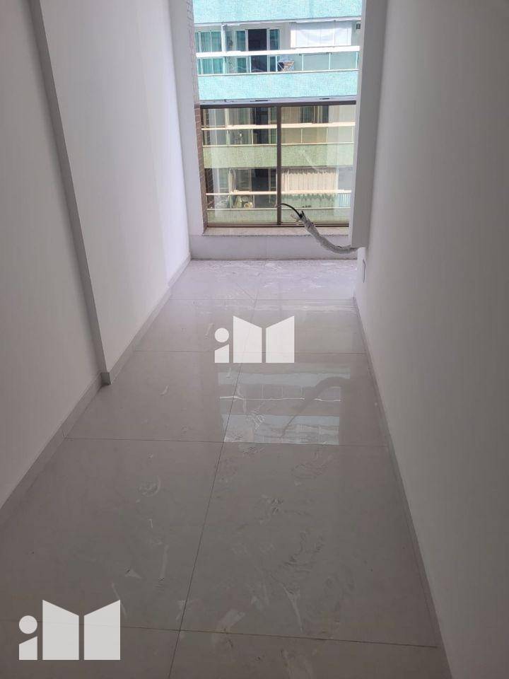 Apartamento à venda com 3 quartos, 101m² - Foto 3