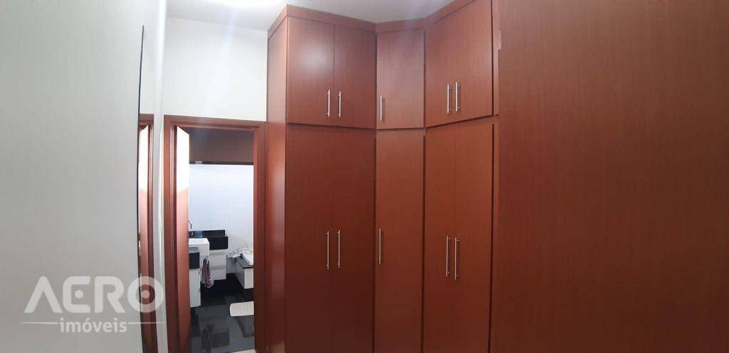 Casa à venda com 3 quartos, 270m² - Foto 11