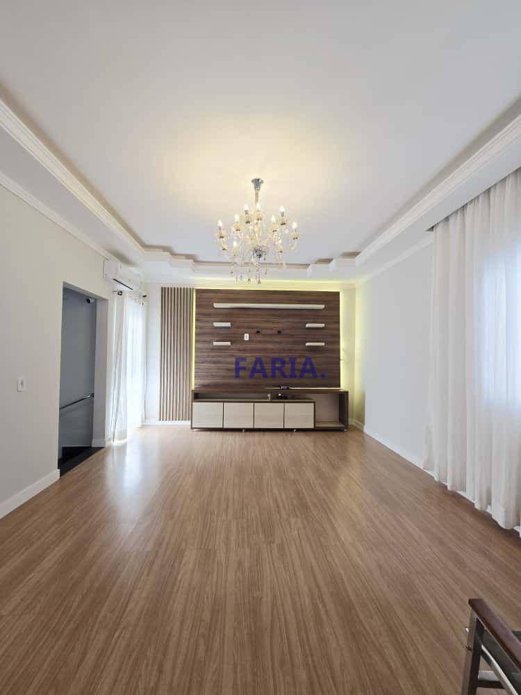 Casa, 3 quartos, 240 m² - Foto 1