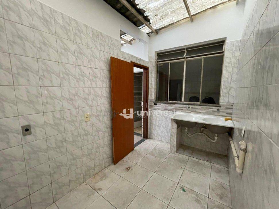 Apartamento para alugar com 3 quartos, 130m² - Foto 12