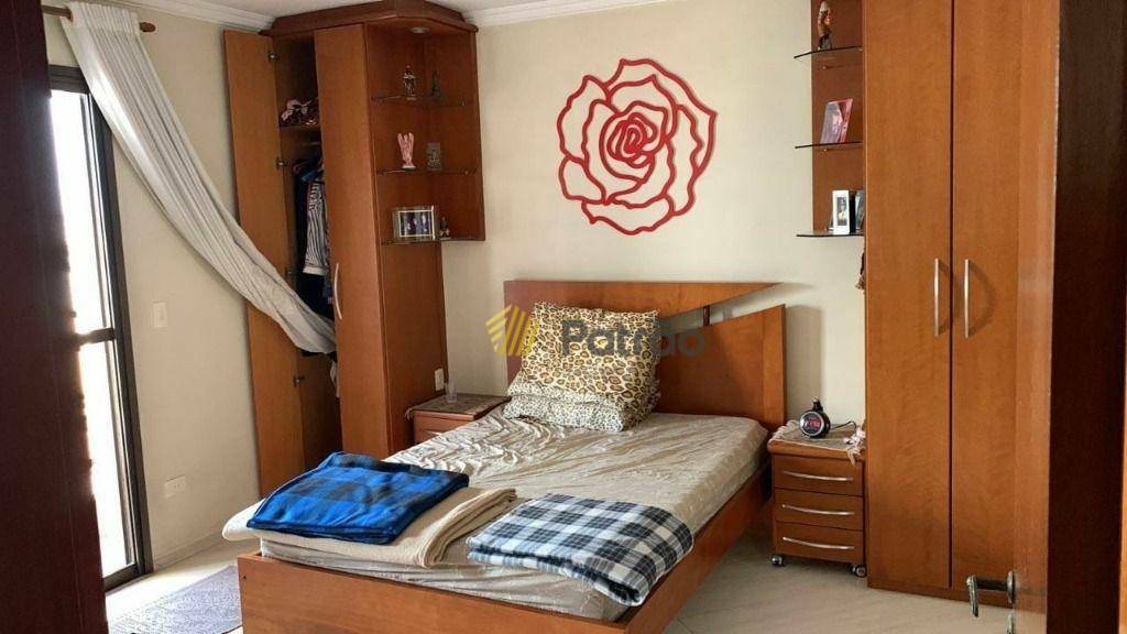 Apartamento à venda com 3 quartos, 137m² - Foto 4