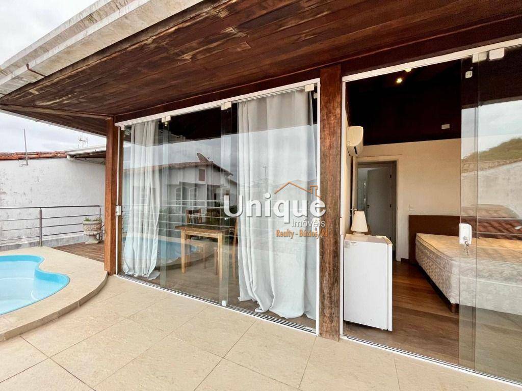 Casa à venda com 5 quartos, 236m² - Foto 32