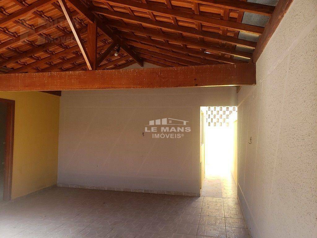 Casa à venda com 3 quartos, 184m² - Foto 2