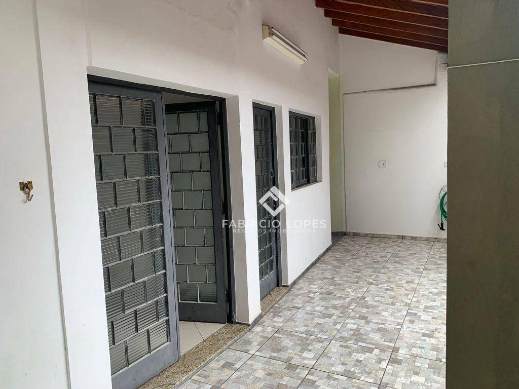 Casa para alugar com 3 quartos, 168m² - Foto 14