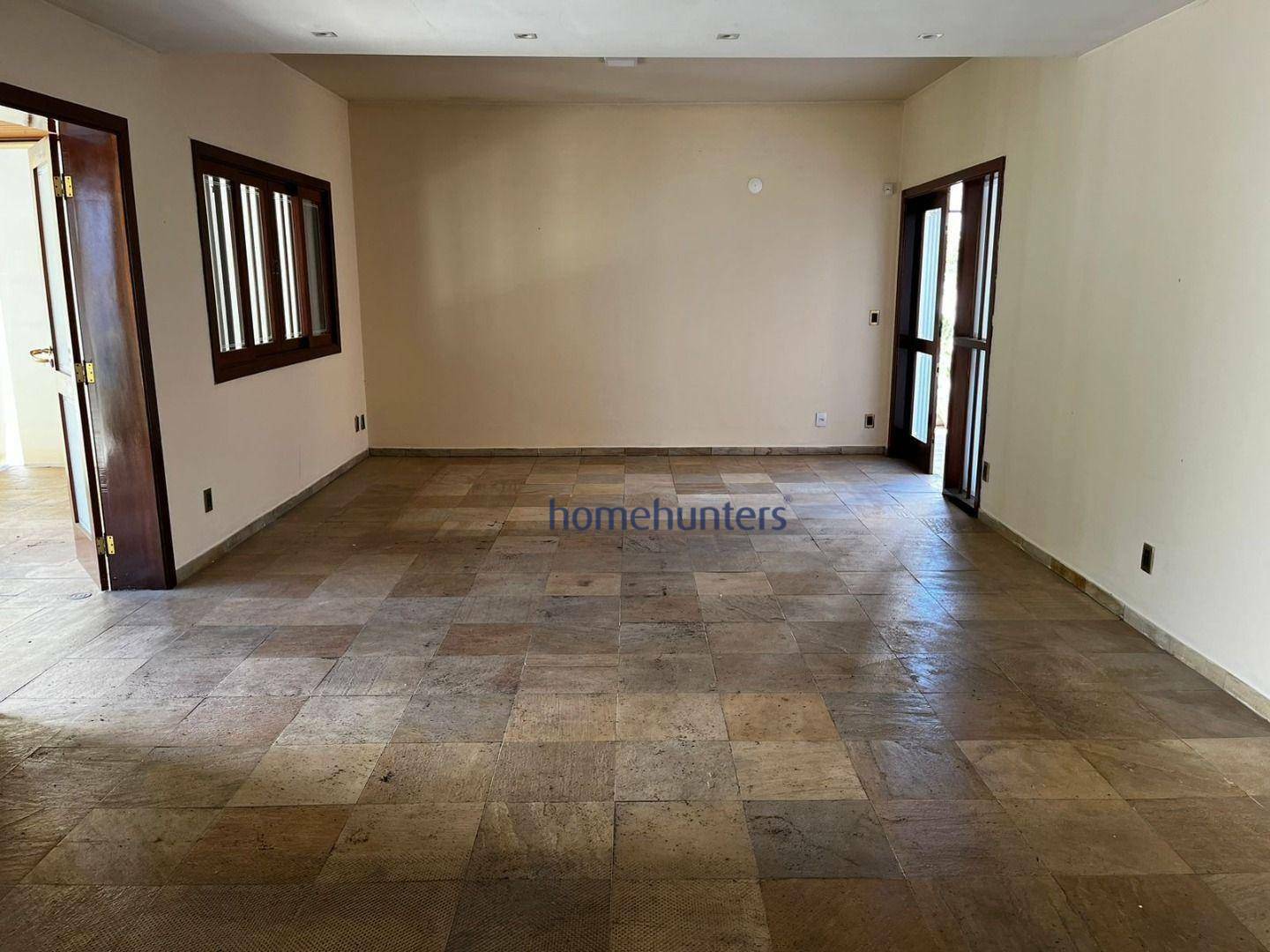 Casa para alugar com 5 quartos, 267m² - Foto 3