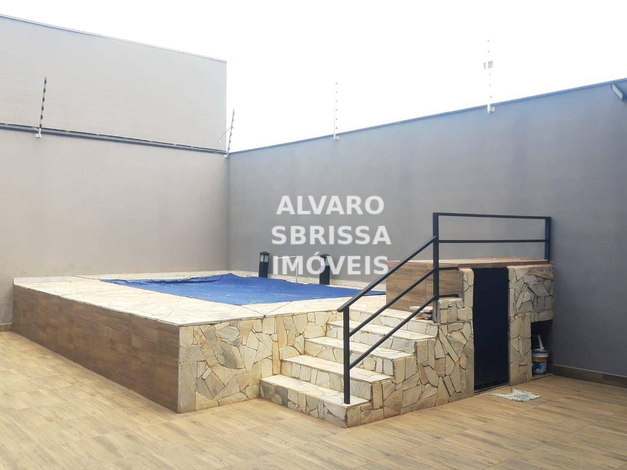 Casa à venda com 2 quartos, 210m² - Foto 2