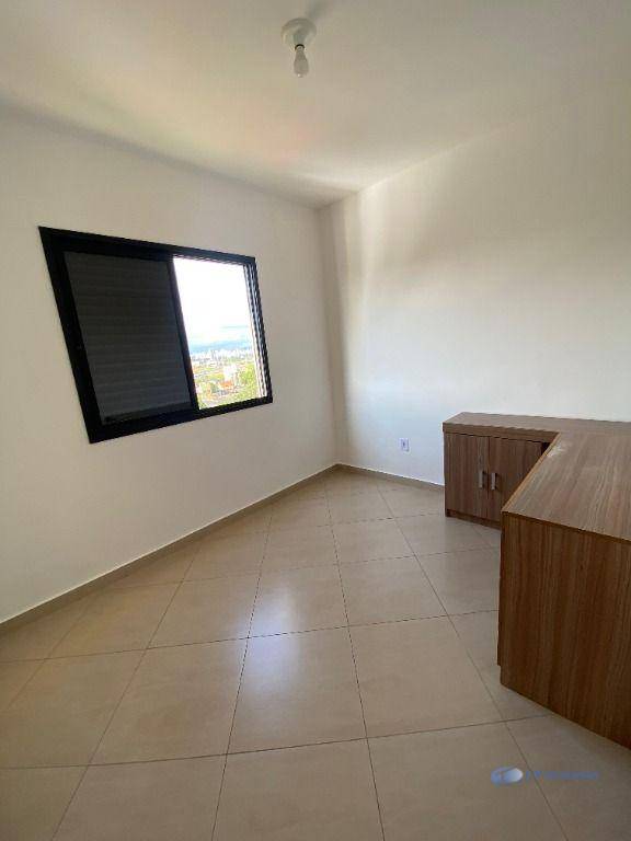 Apartamento para alugar com 3 quartos, 74m² - Foto 2