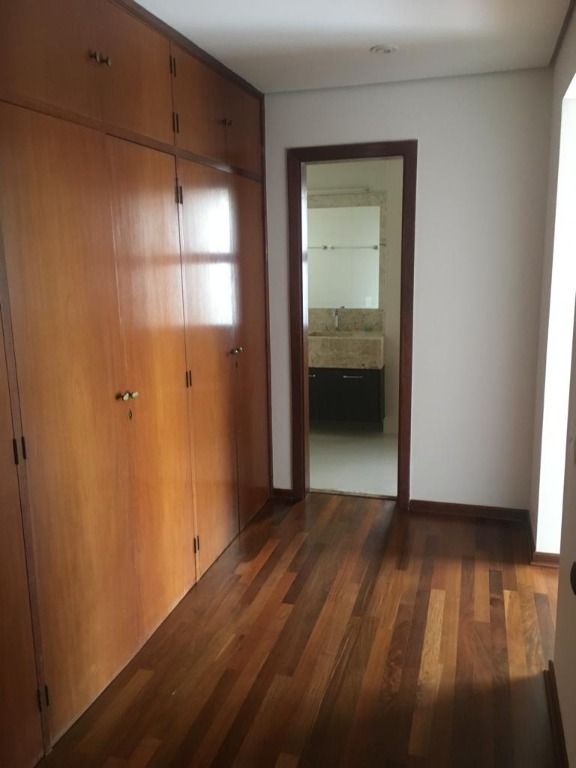 Apartamento para alugar com 3 quartos, 217m² - Foto 10