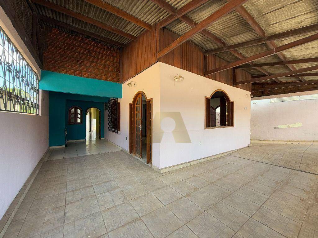 Casa para alugar com 3 quartos, 195m² - Foto 3