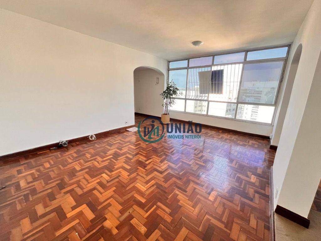 Apartamento à venda com 3 quartos, 130m² - Foto 3