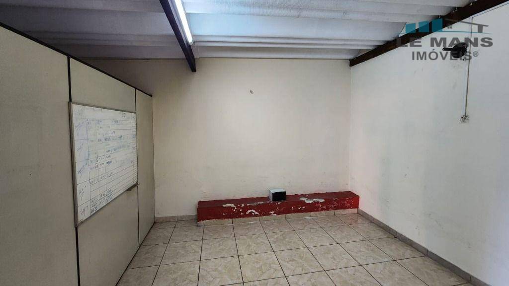 Casa para alugar com 2 quartos, 165m² - Foto 10