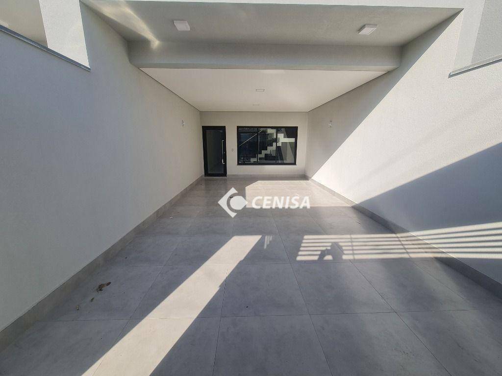 Casa à venda com 3 quartos, 206m² - Foto 2