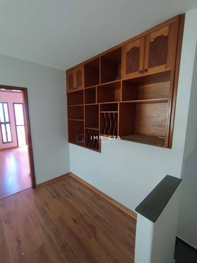 Casa à venda com 2 quartos, 200m² - Foto 2