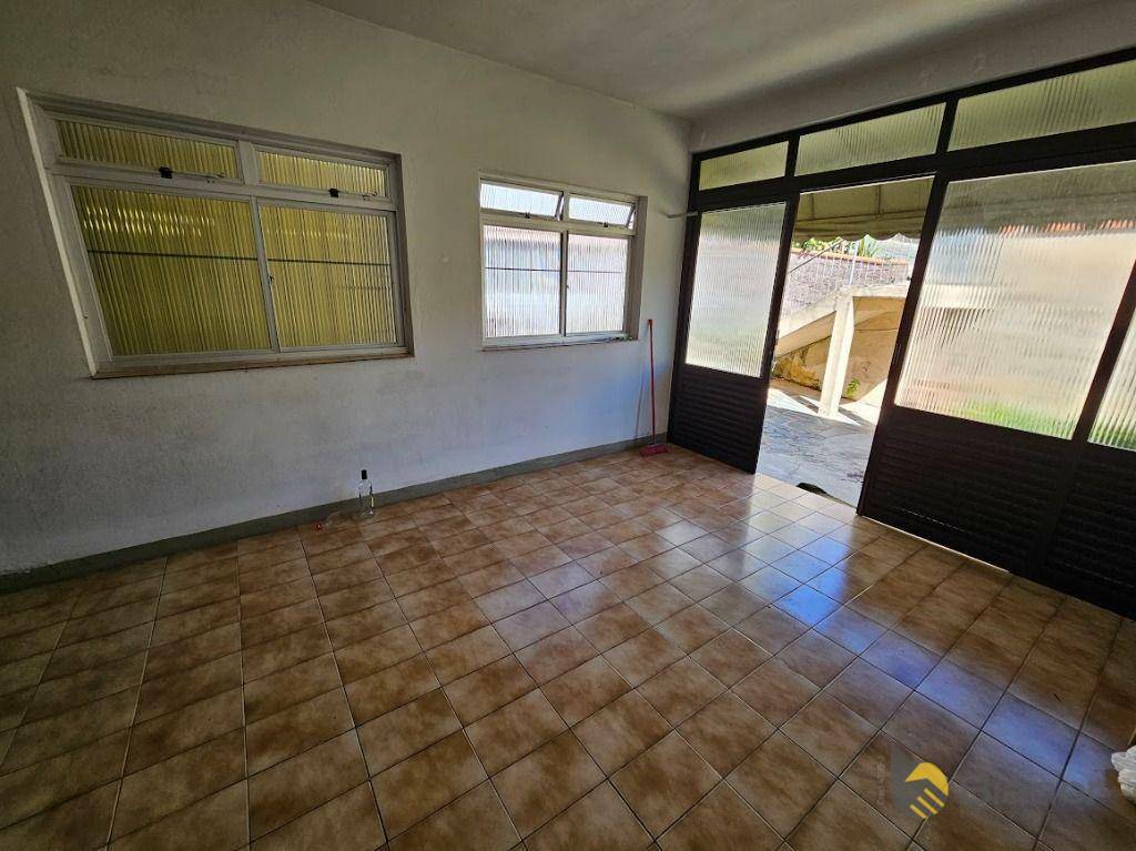 Casa à venda com 2 quartos, 300m² - Foto 18