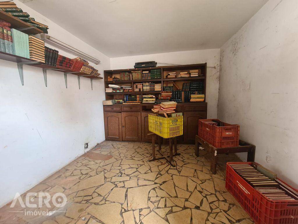 Casa à venda e aluguel com 3 quartos, 300m² - Foto 24