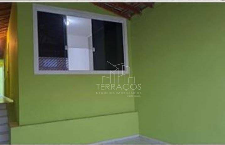 Casa à venda com 2 quartos, 70m² - Foto 2