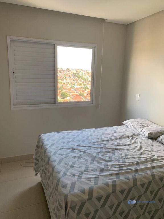 Apartamento para alugar com 2 quartos, 77m² - Foto 8