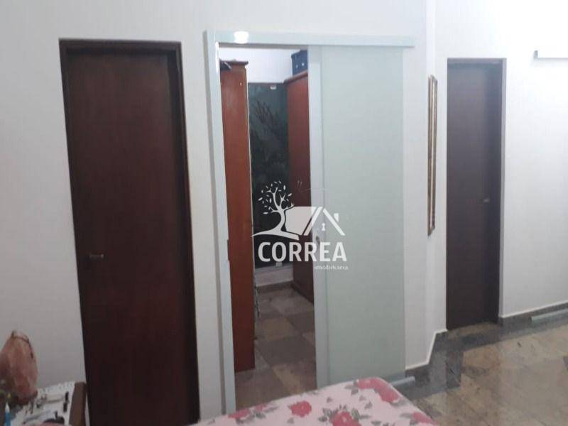 Casa à venda com 3 quartos, 300m² - Foto 2