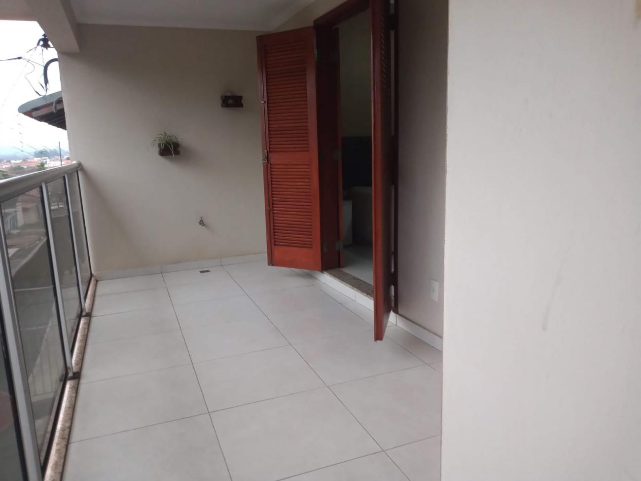 Sobrado à venda com 3 quartos, 177m² - Foto 1