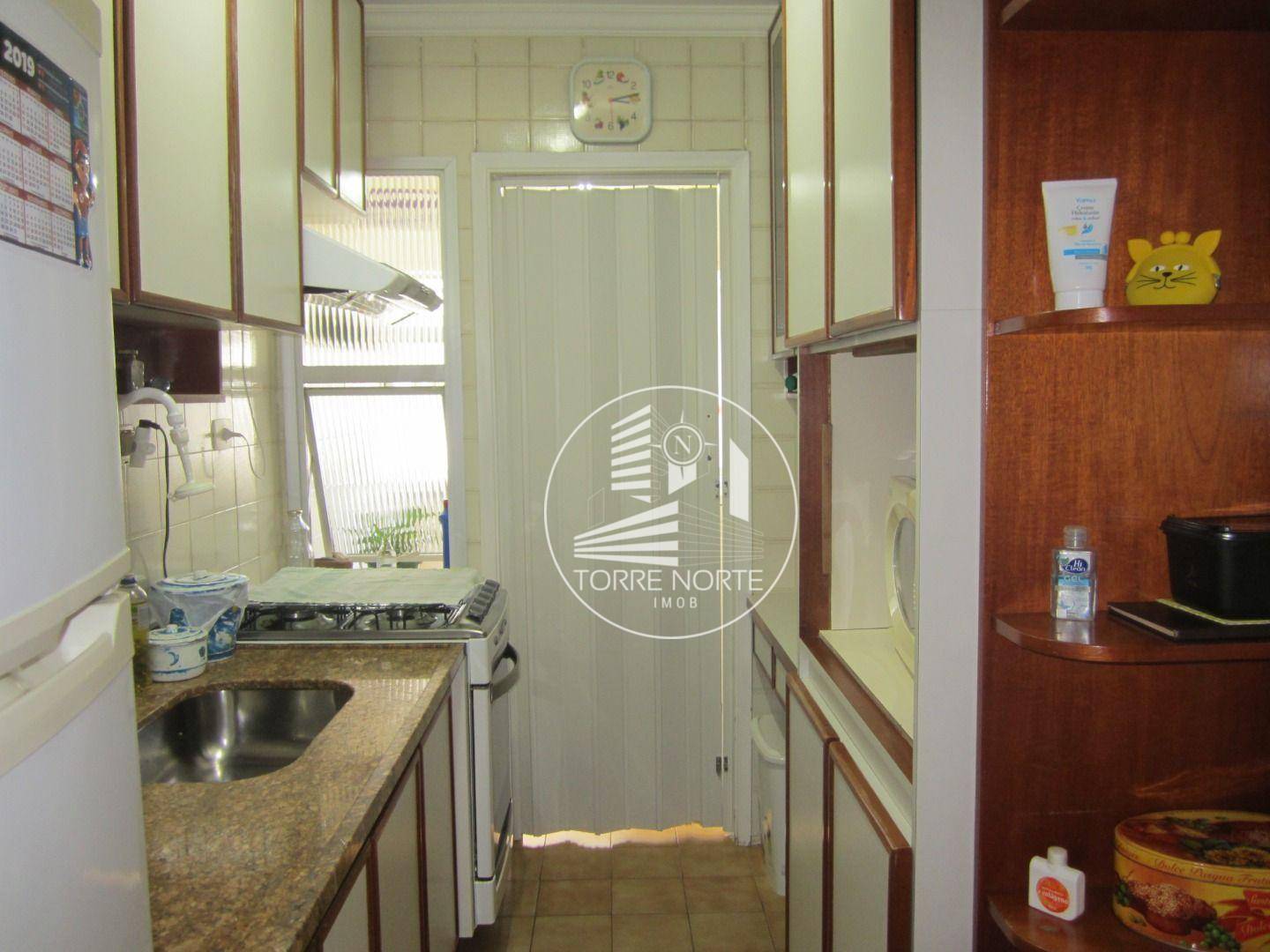 Apartamento à venda com 2 quartos, 70m² - Foto 17