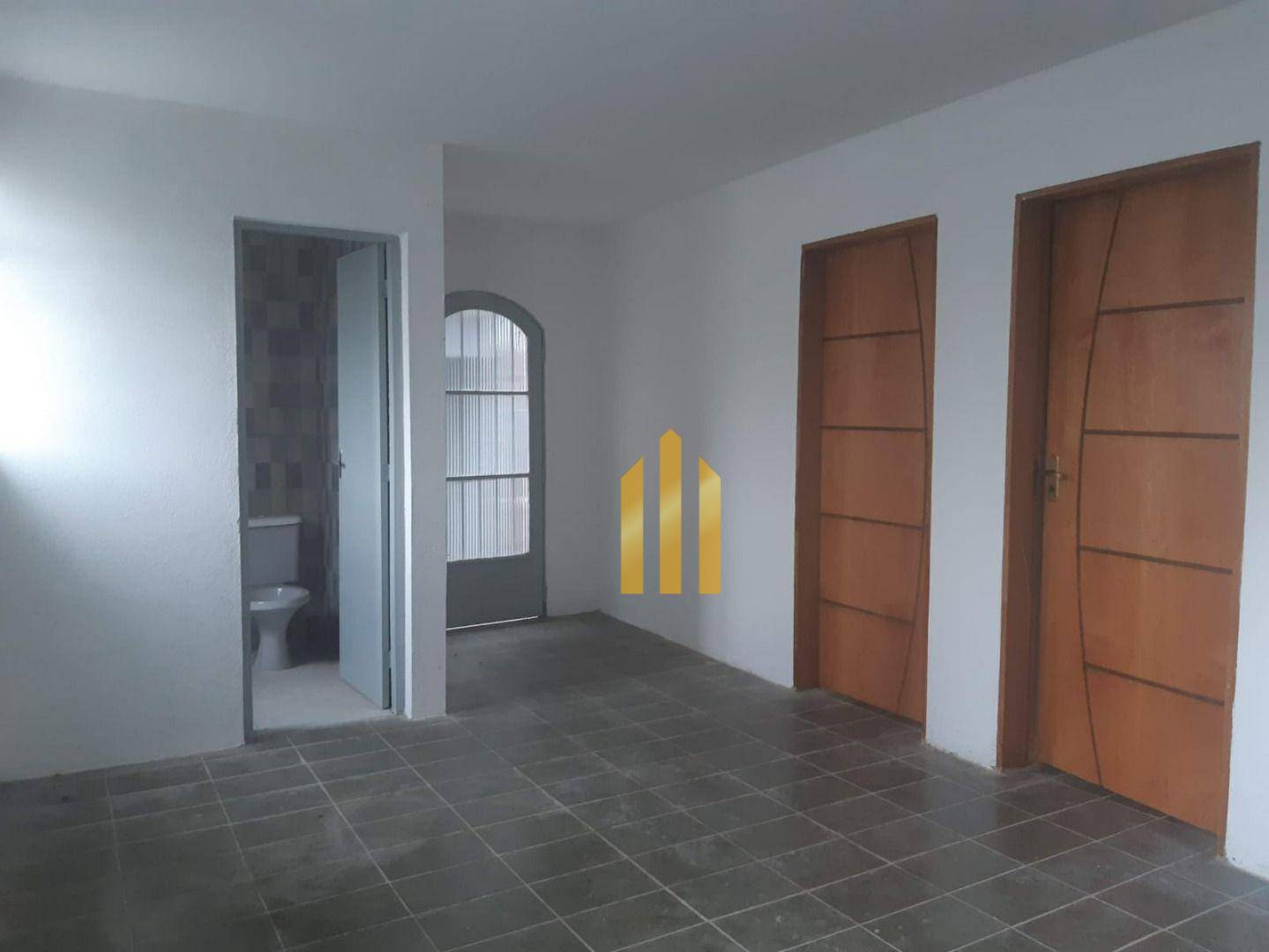 Casa para alugar com 2 quartos, 100m² - Foto 1