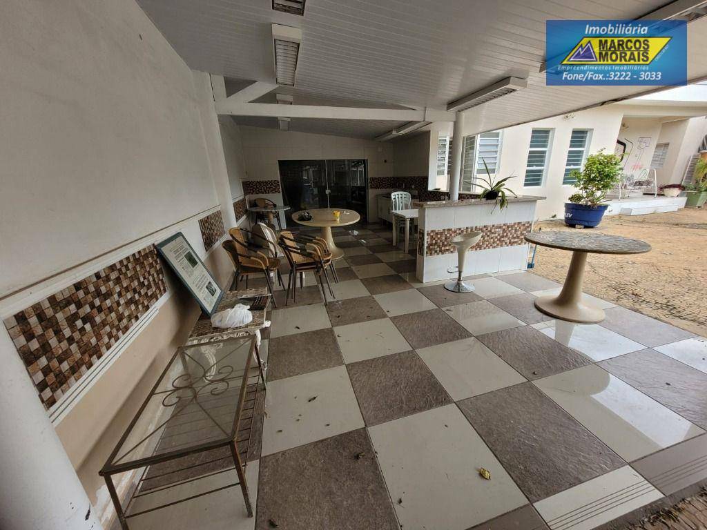 Casa para alugar com 2 quartos, 250m² - Foto 20