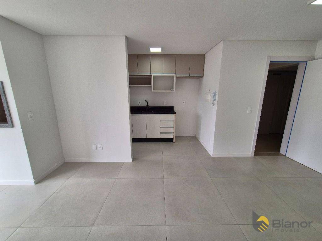 Apartamento para alugar com 2 quartos, 56m² - Foto 4