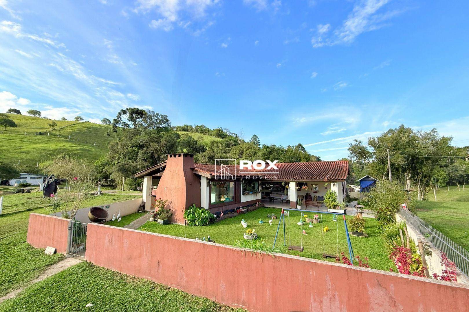 Chácara à venda com 6 quartos, 350m² - Foto 1
