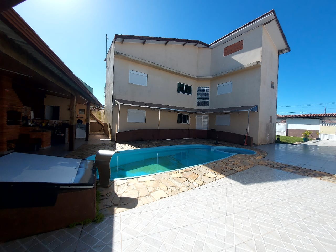 Casa à venda com 4 quartos, 392m² - Foto 1