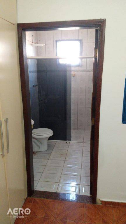 Casa à venda com 2 quartos, 130m² - Foto 9