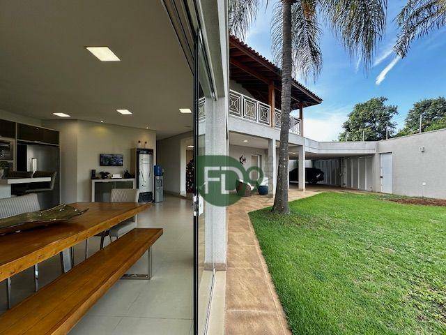 Casa à venda com 3 quartos, 310m² - Foto 2