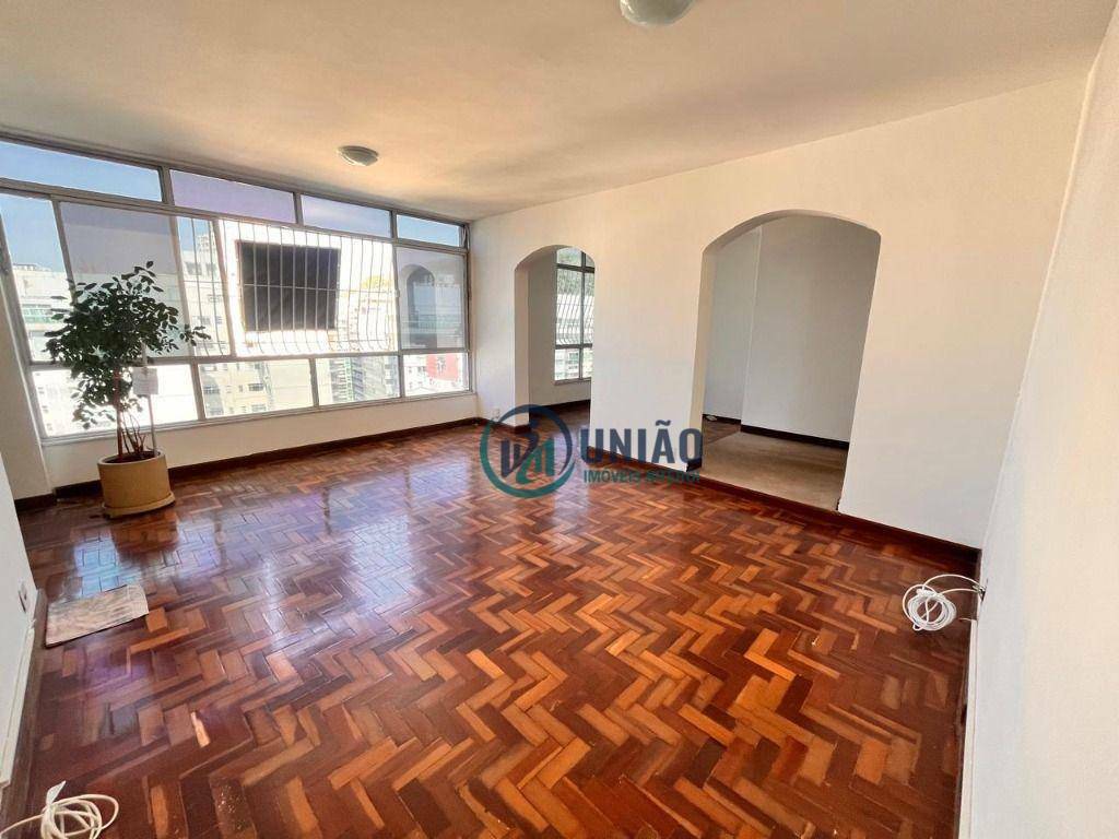 Apartamento à venda com 3 quartos, 130m² - Foto 1