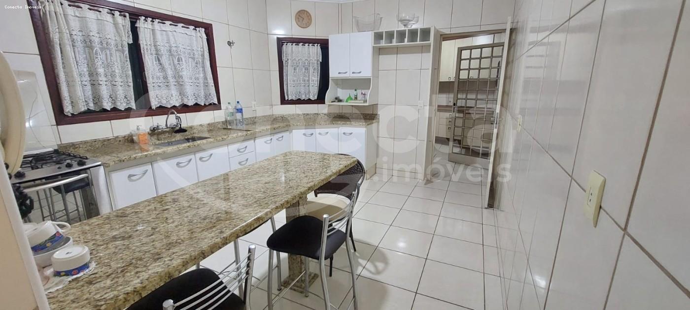 Casa à venda com 3 quartos, 202m² - Foto 15