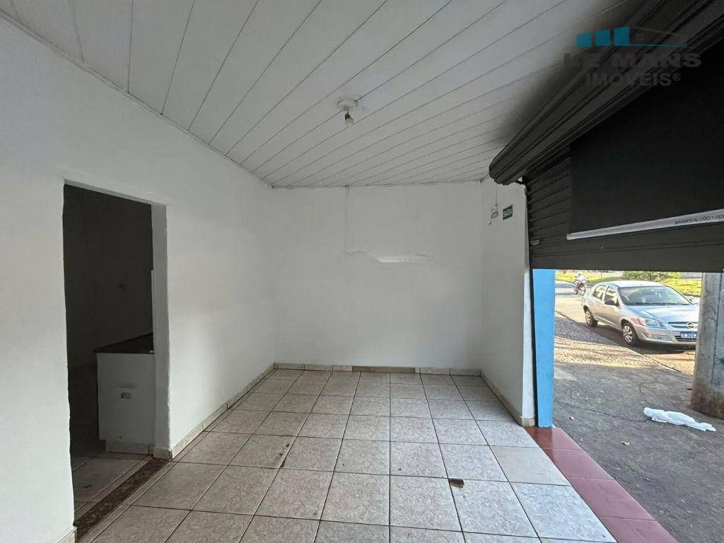 Casa para alugar com 2 quartos, 40m² - Foto 1