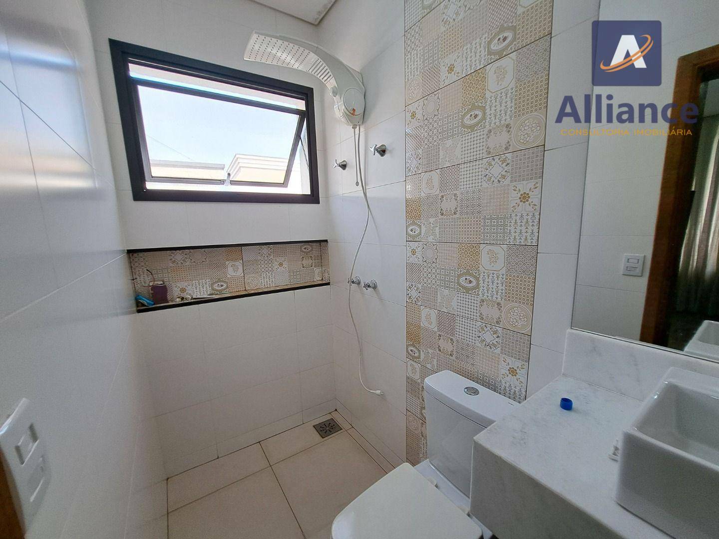 Casa de Condomínio para alugar com 4 quartos, 320m² - Foto 28