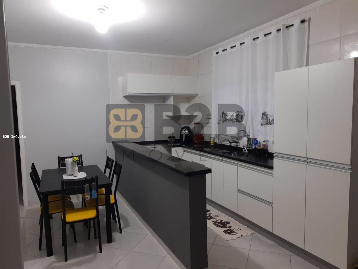 Casa à venda com 3 quartos, 130m² - Foto 1