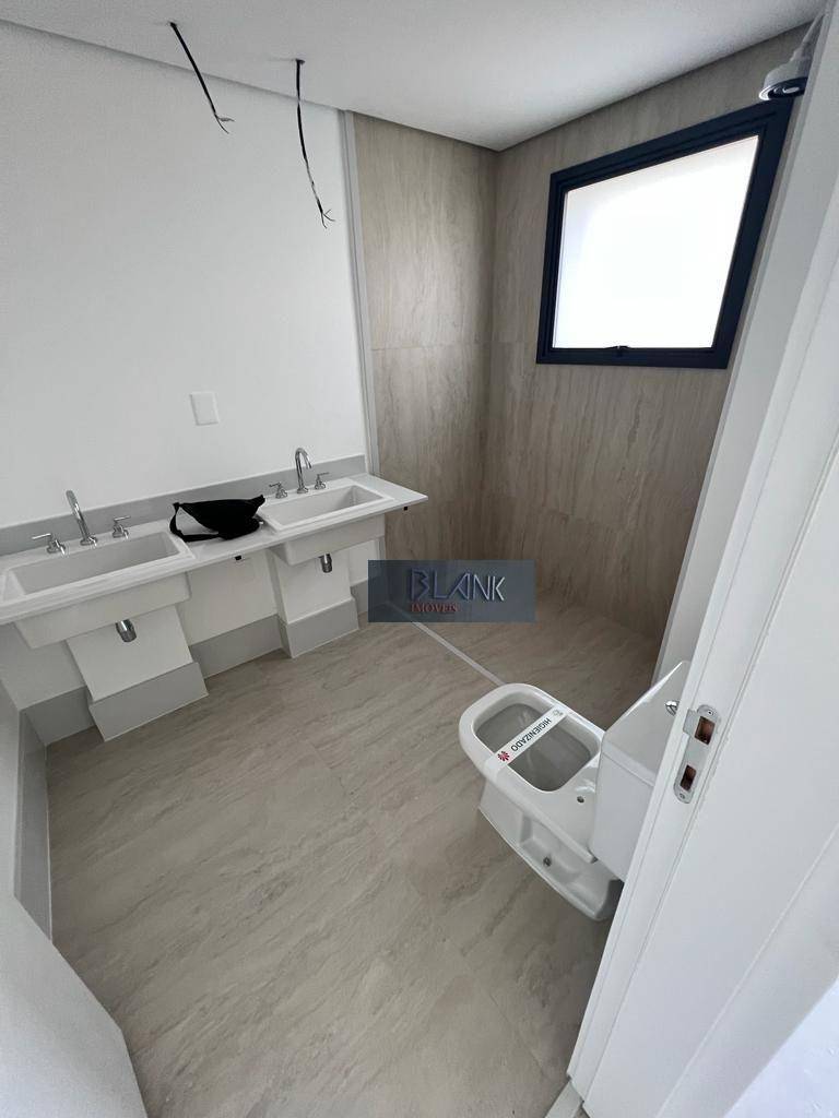 Apartamento para alugar com 3 quartos, 145m² - Foto 10