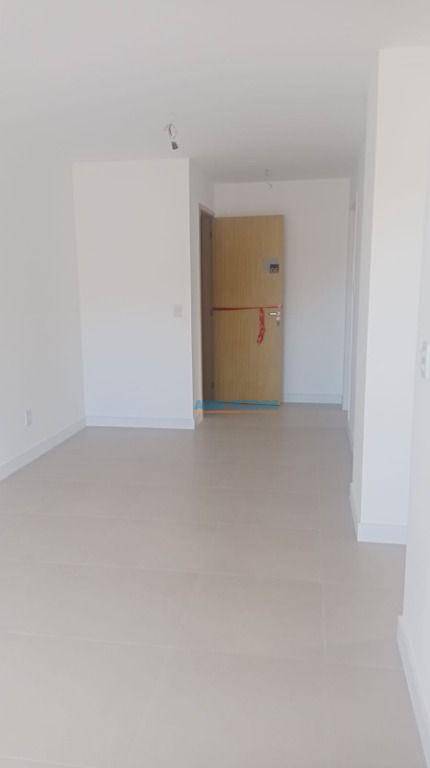 Apartamento à venda com 2 quartos, 63m² - Foto 3