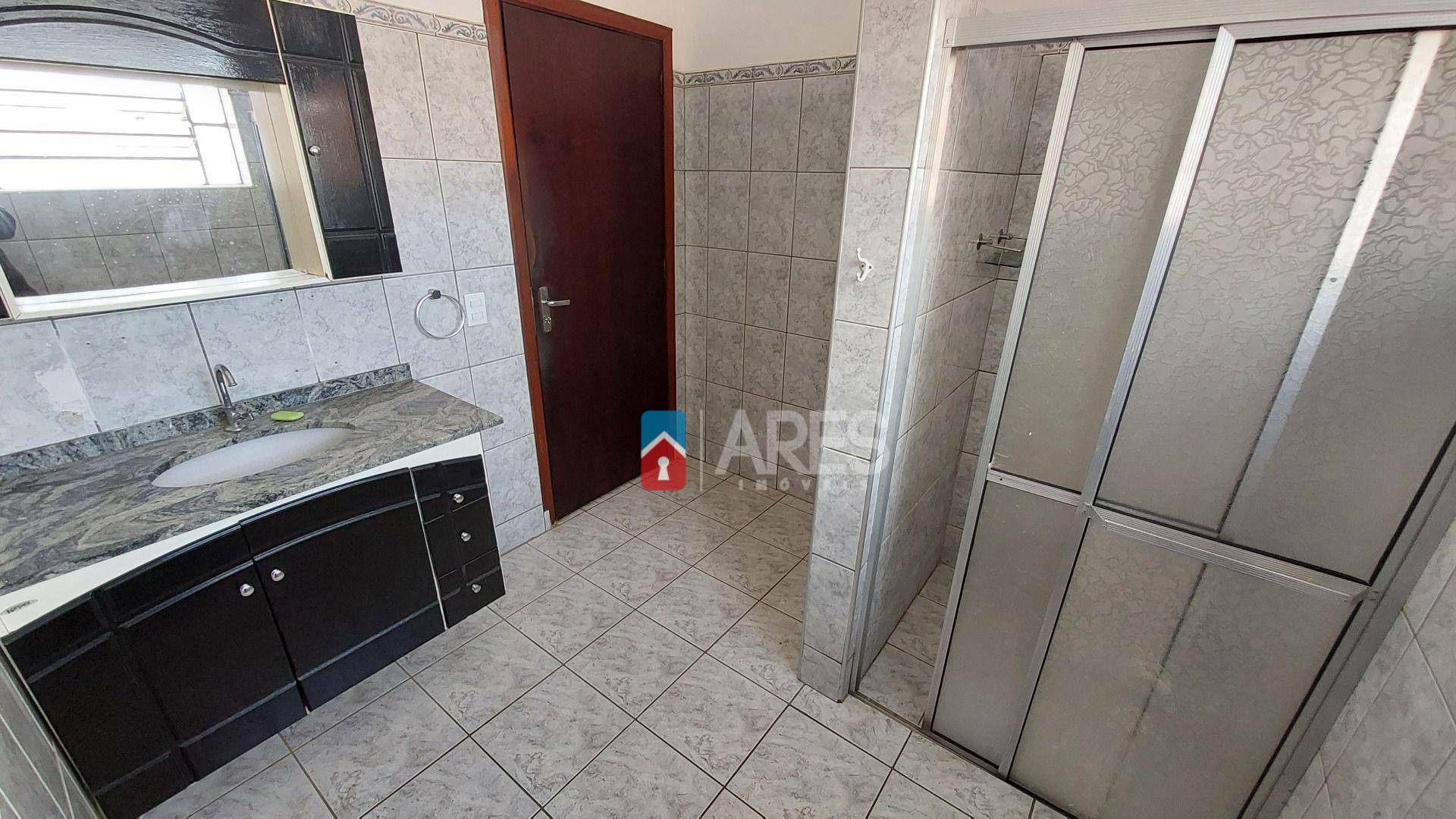 Casa para alugar com 4 quartos, 220m² - Foto 13