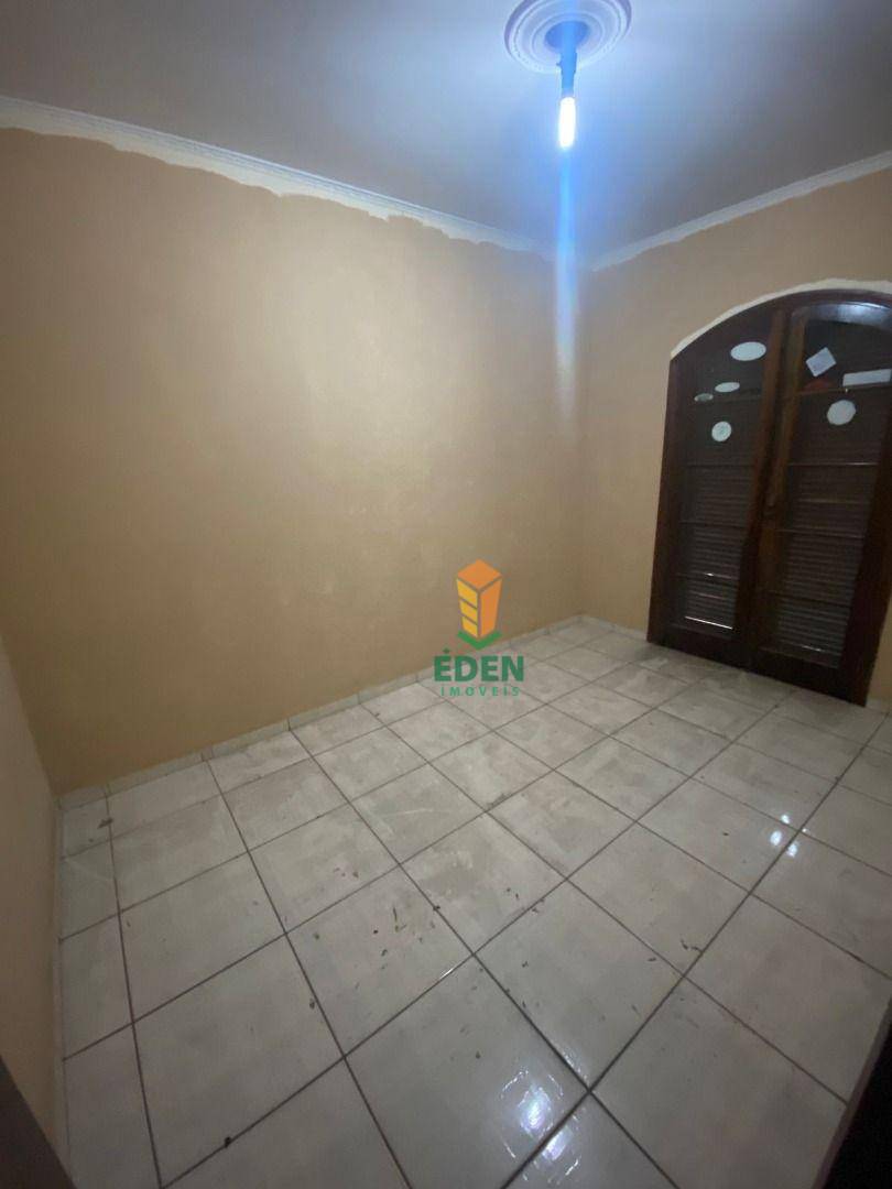 Casa para alugar com 4 quartos, 270m² - Foto 30